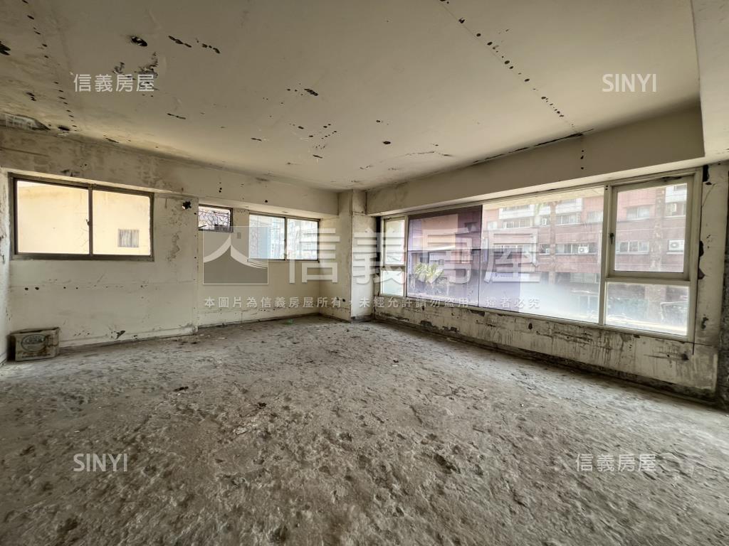 忠明忠太十字路口角間店面房屋室內格局與周邊環境