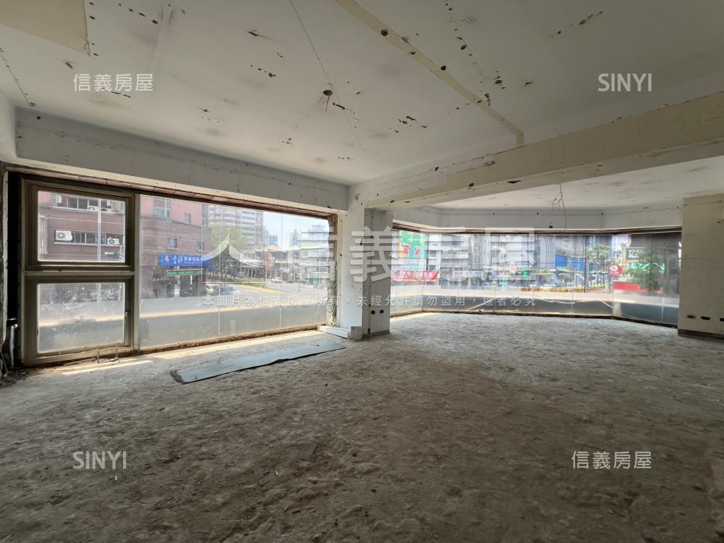 忠明忠太十字路口角間店面房屋室內格局與周邊環境