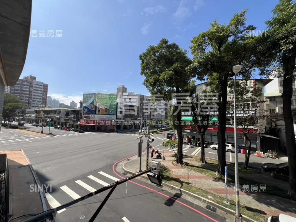忠明忠太十字路口角間店面房屋室內格局與周邊環境