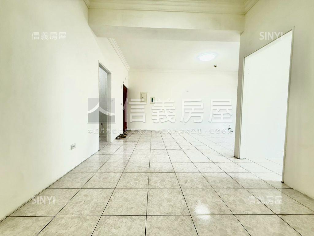 河堤Ｘ裕誠商圈大四房車位房屋室內格局與周邊環境