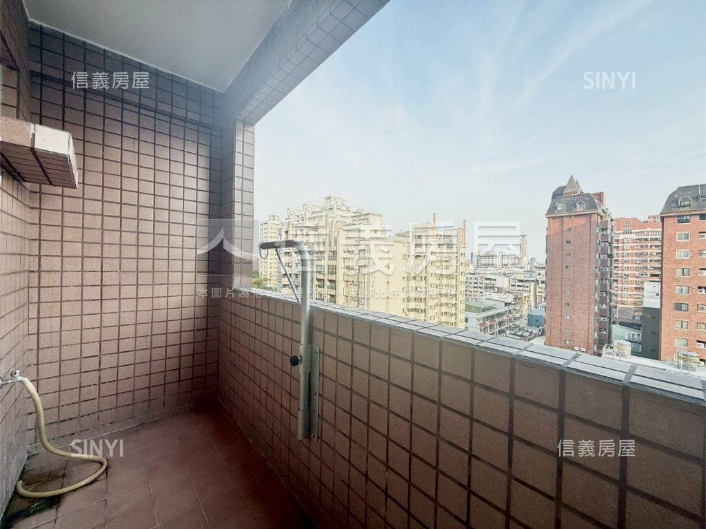 河堤Ｘ裕誠商圈大四房車位房屋室內格局與周邊環境