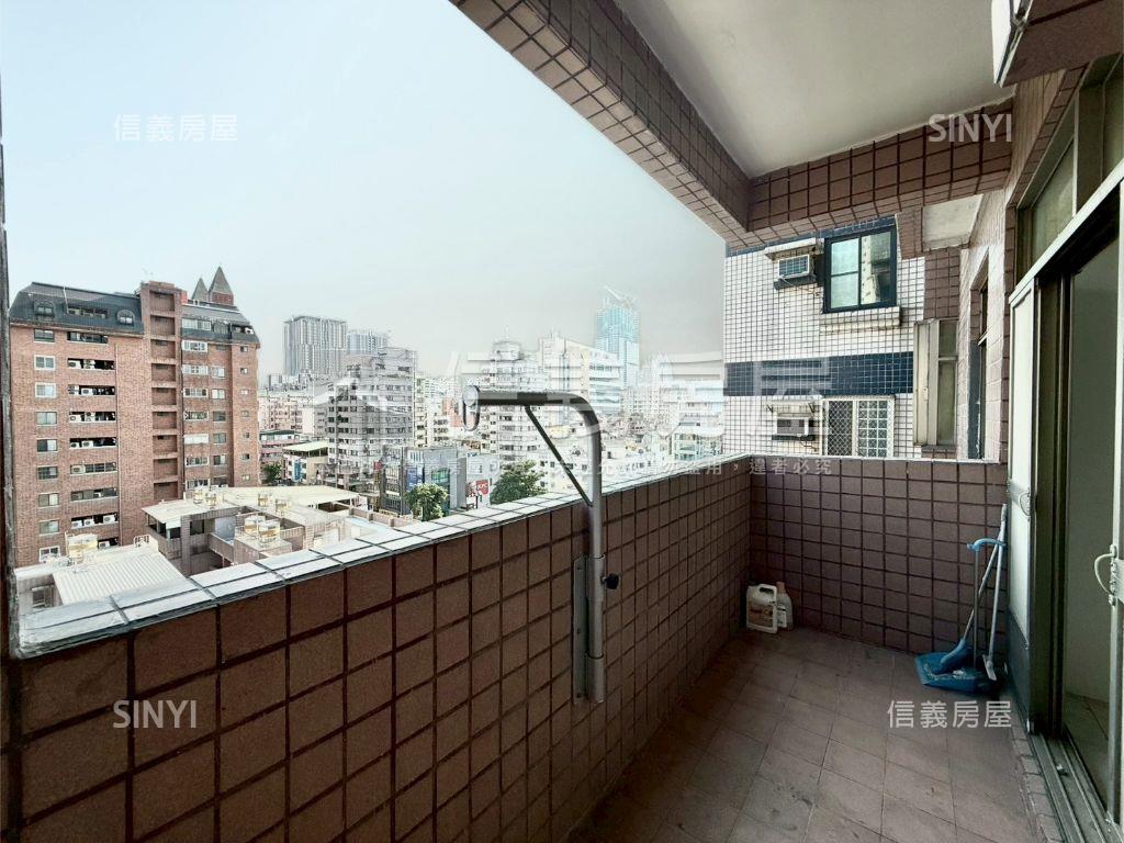 河堤Ｘ裕誠商圈大四房車位房屋室內格局與周邊環境