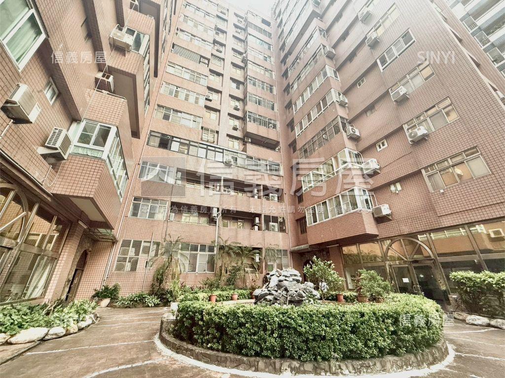 河堤Ｘ裕誠商圈大四房車位房屋室內格局與周邊環境