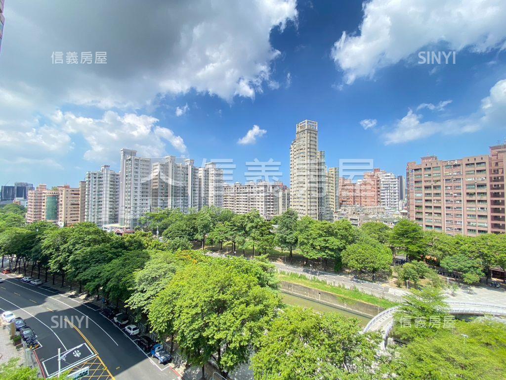 河堤Ｘ裕誠商圈大四房車位房屋室內格局與周邊環境