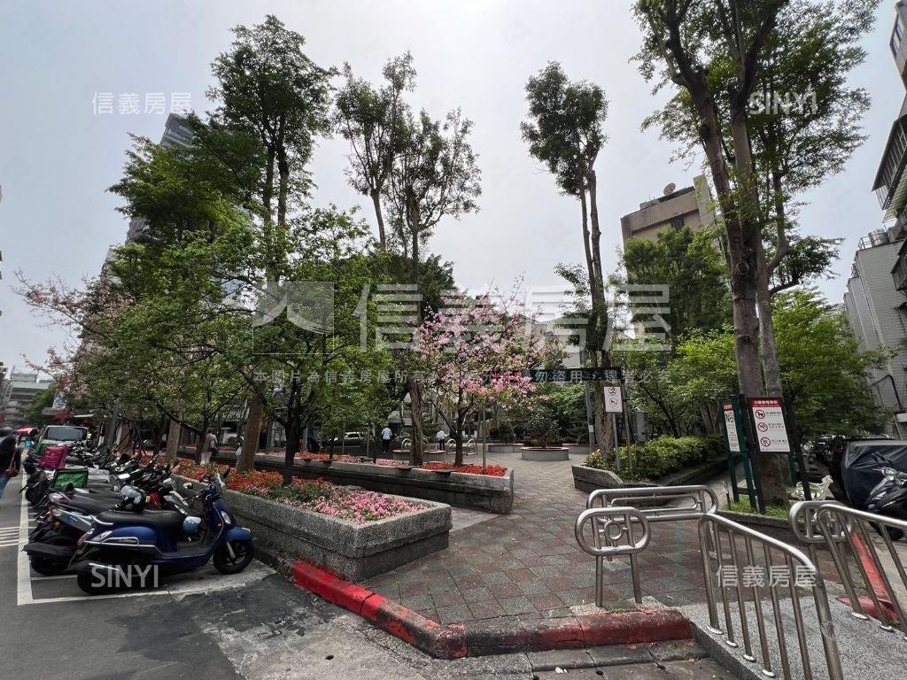 雙敦學區❀面公園黃金店面房屋室內格局與周邊環境