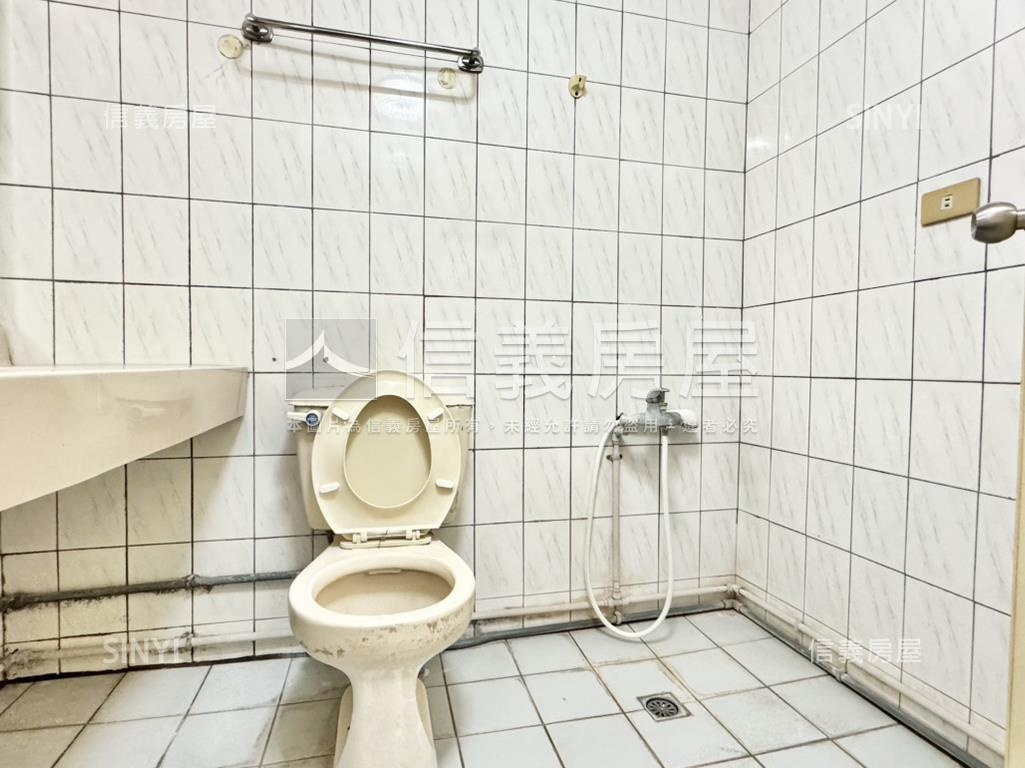 近捷運環境佳電梯便宜套房房屋室內格局與周邊環境