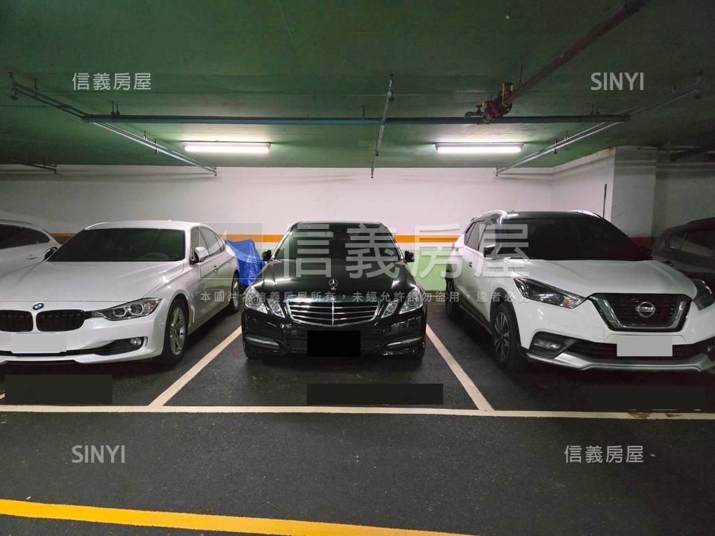 榮耀巴黎庭院綠意三房車位房屋室內格局與周邊環境