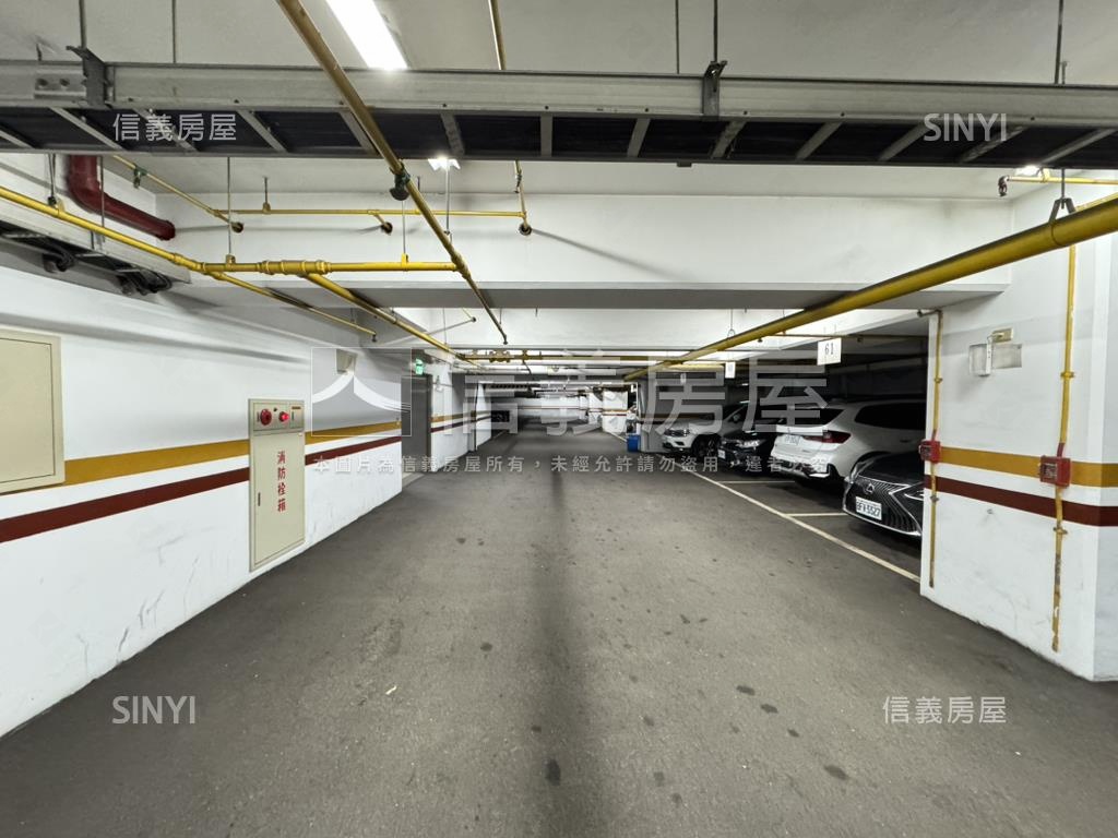 信義★大統領廣場★車位３房屋室內格局與周邊環境