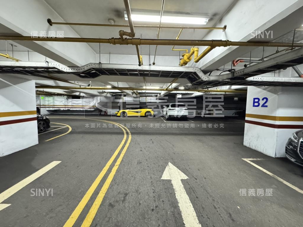 信義★大統領廣場★車位３房屋室內格局與周邊環境