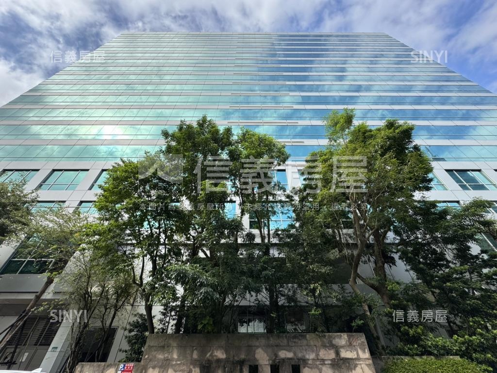 信義★大統領廣場★車位３房屋室內格局與周邊環境