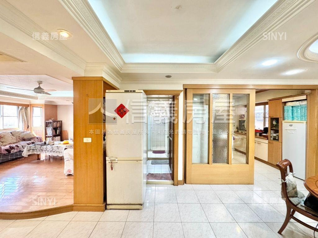 皇苑大坪數三房雙車位房屋室內格局與周邊環境