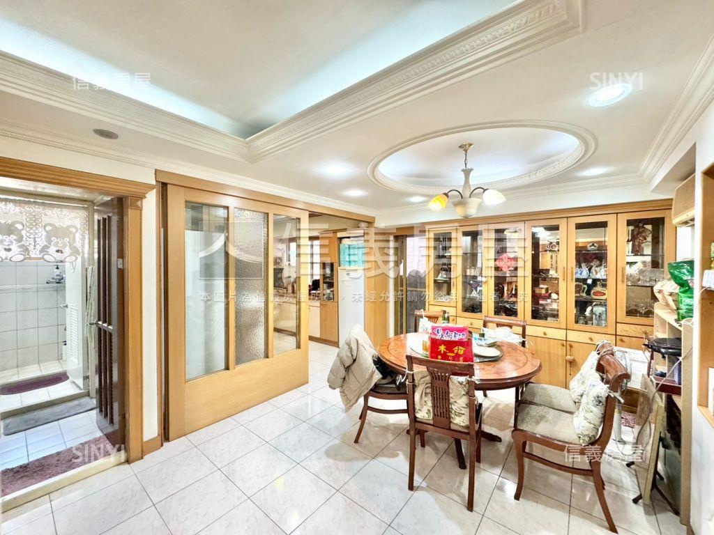 皇苑大坪數三房雙車位房屋室內格局與周邊環境