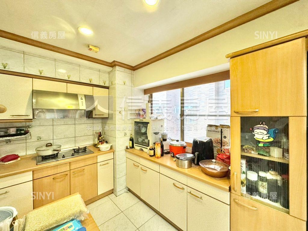 皇苑大坪數三房雙車位房屋室內格局與周邊環境