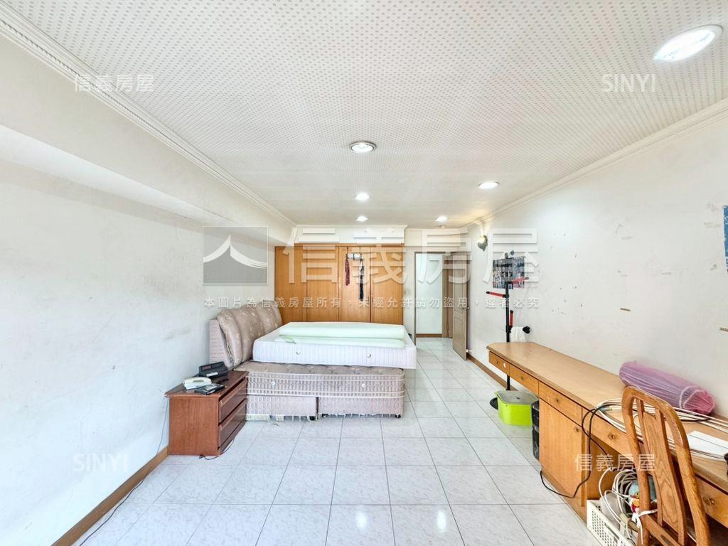 皇苑大坪數三房雙車位房屋室內格局與周邊環境