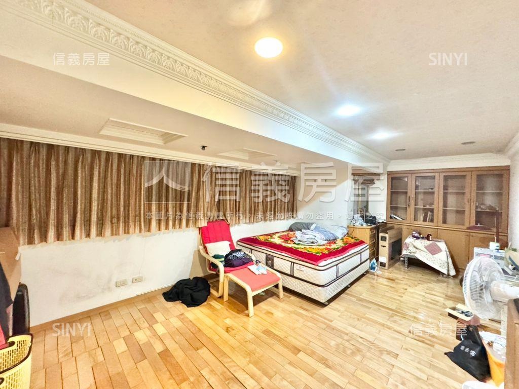 皇苑大坪數三房雙車位房屋室內格局與周邊環境