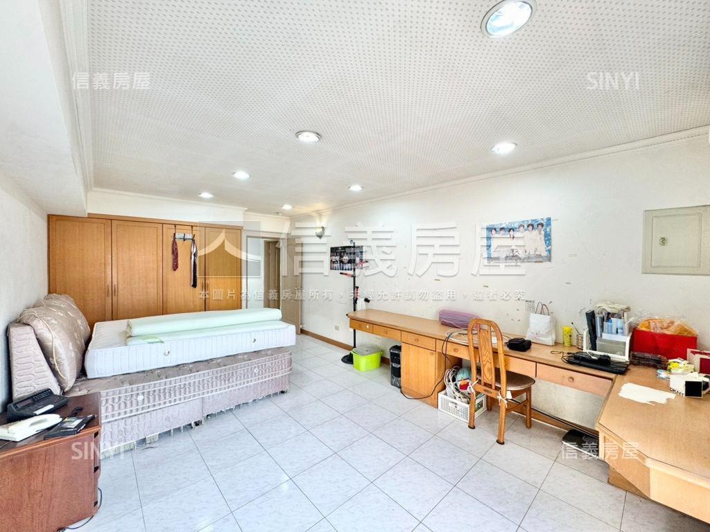 皇苑大坪數三房雙車位房屋室內格局與周邊環境