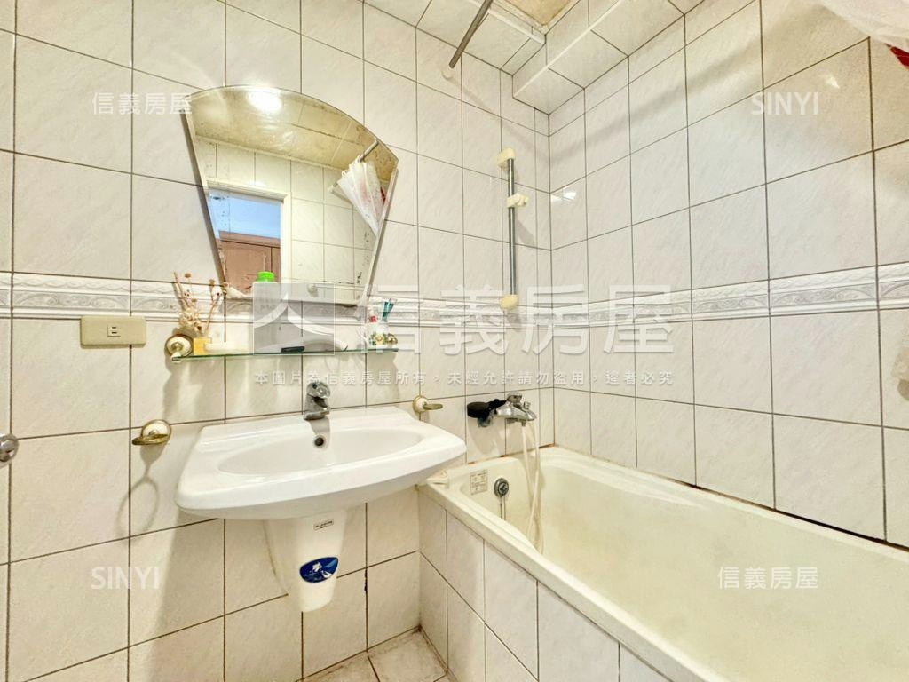 皇苑大坪數三房雙車位房屋室內格局與周邊環境