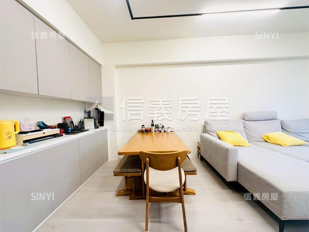 ★凡賽斯美裝潢三房車位房屋室內格局與周邊環境