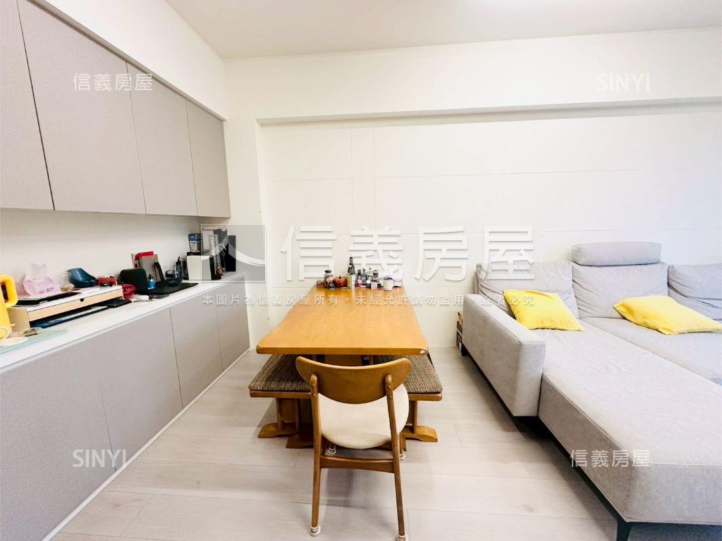 ★凡賽斯美裝潢三房車位房屋室內格局與周邊環境