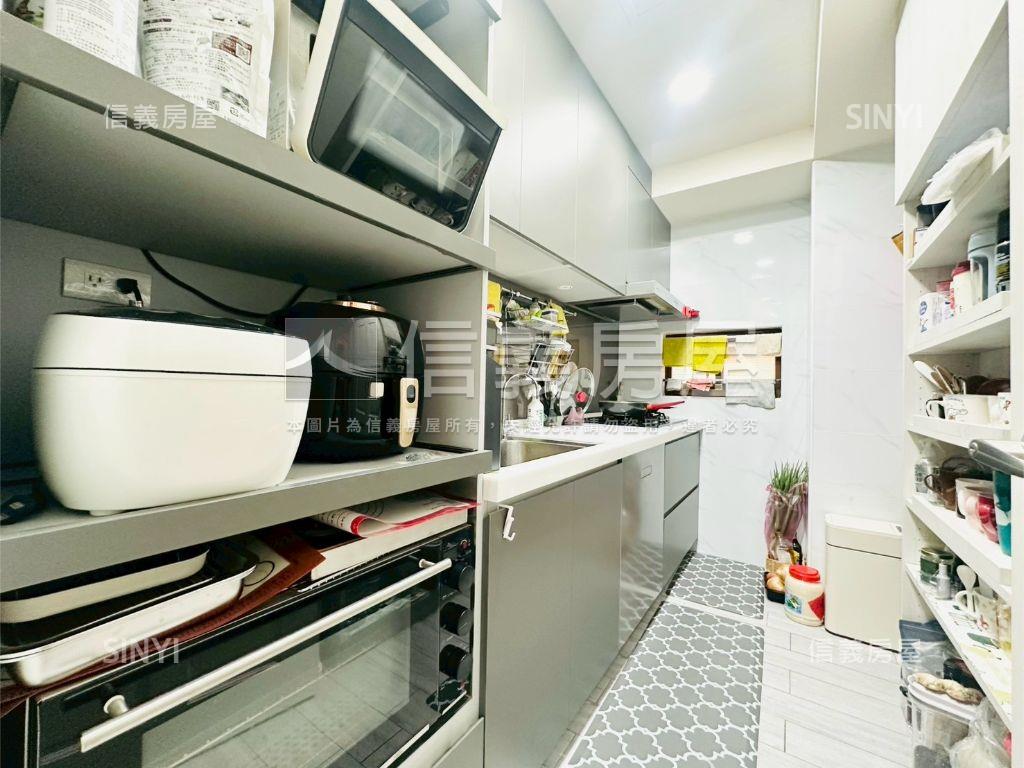 ★凡賽斯美裝潢三房車位房屋室內格局與周邊環境