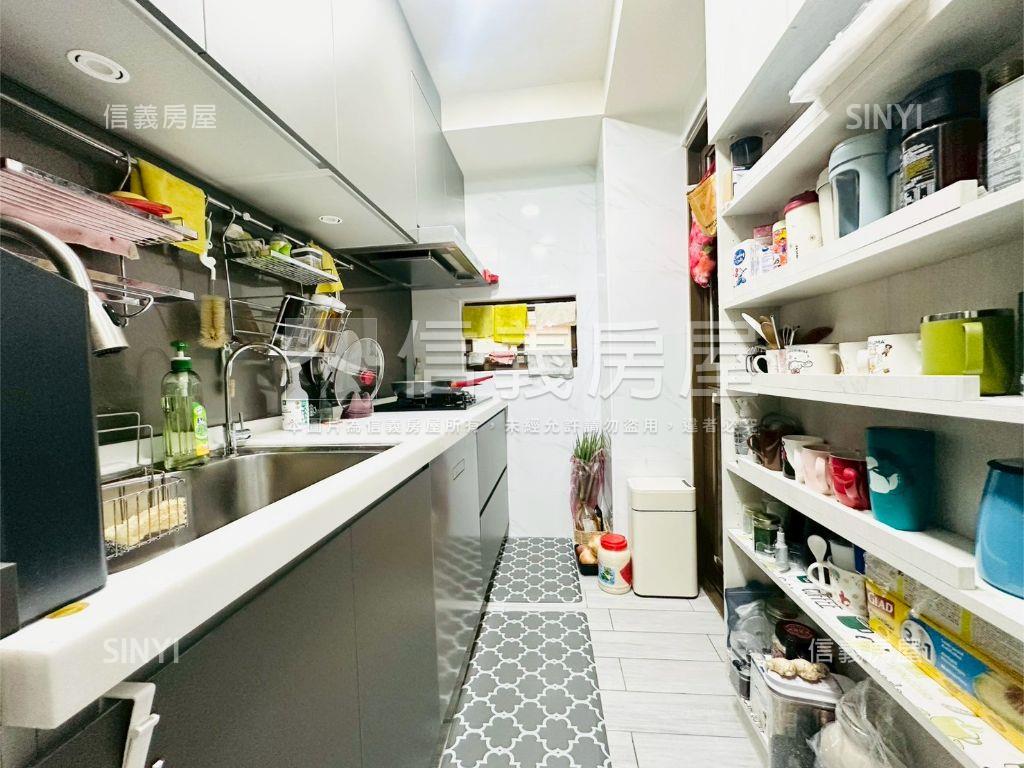 ★凡賽斯美裝潢三房車位房屋室內格局與周邊環境