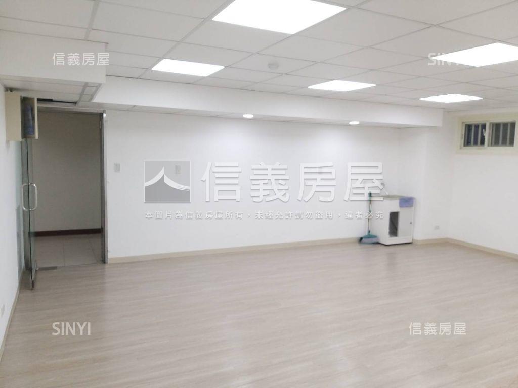 晴光１８坪純辦房屋室內格局與周邊環境