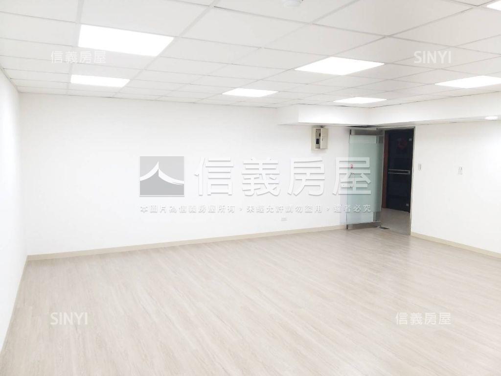 晴光１８坪純辦房屋室內格局與周邊環境