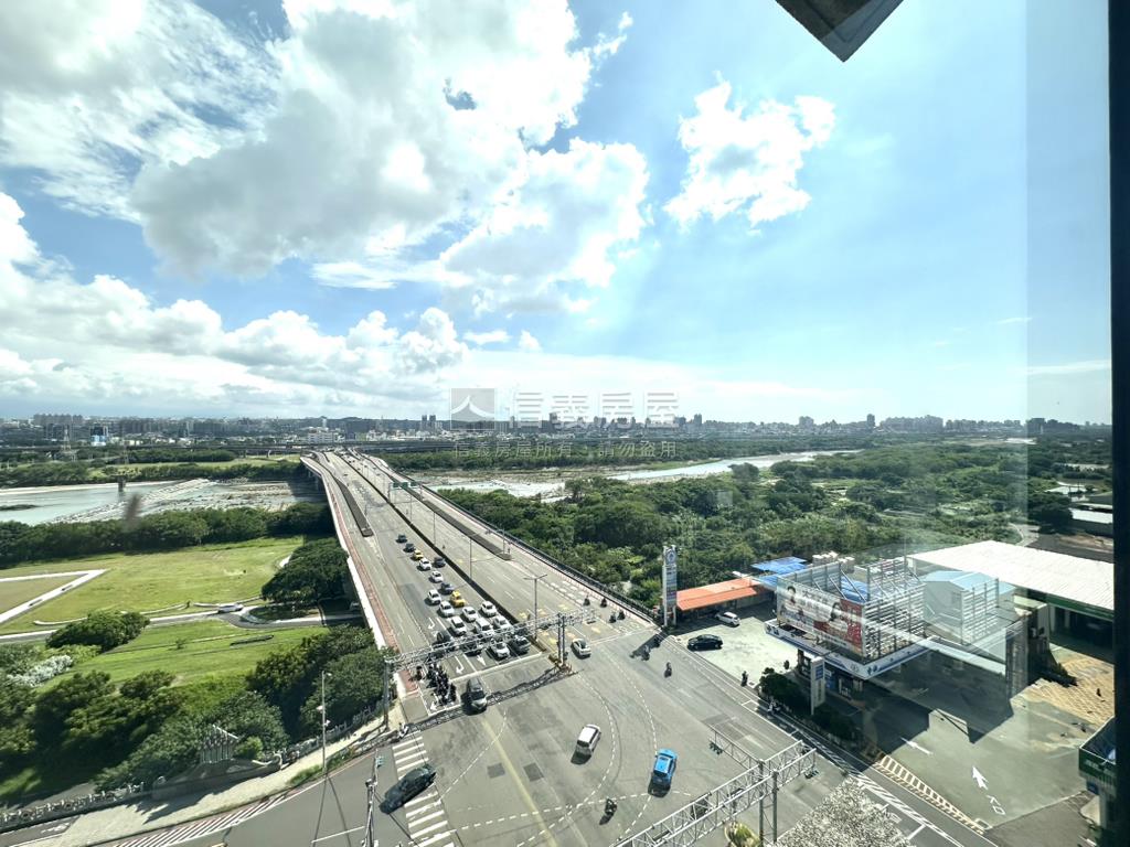 雲端河岸視野三房雙車位房屋室內格局與周邊環境
