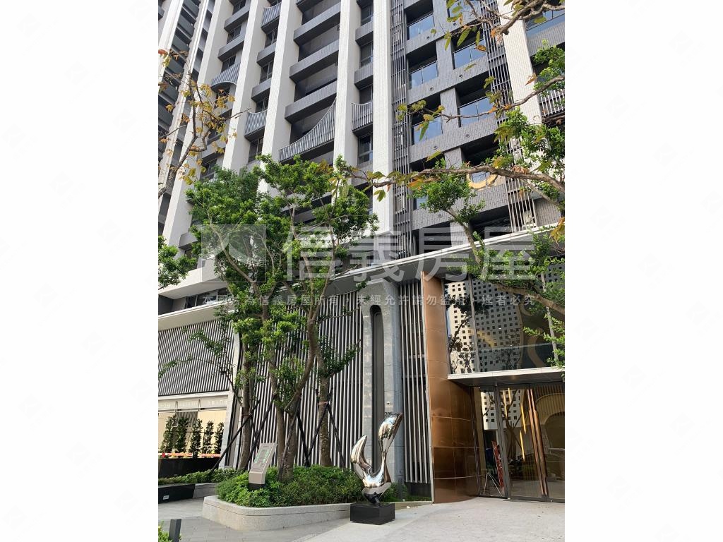 ７ＵＰ稀有三房平車帝王戶房屋室內格局與周邊環境