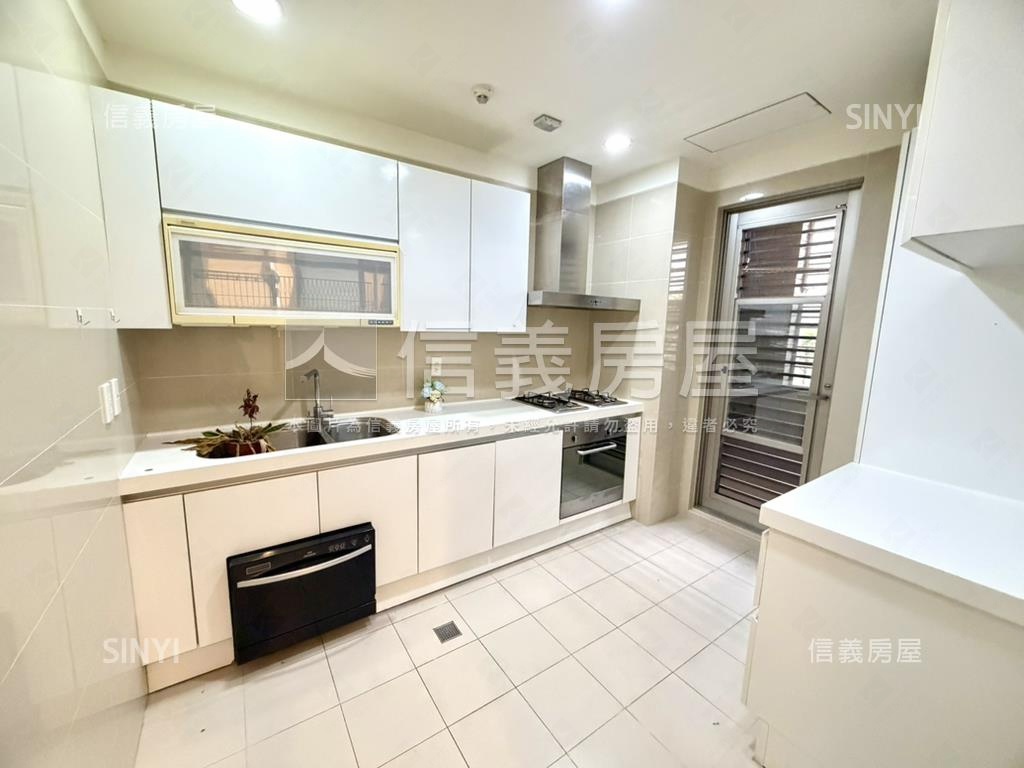 忠泰★美麗進行曲露臺四房房屋室內格局與周邊環境