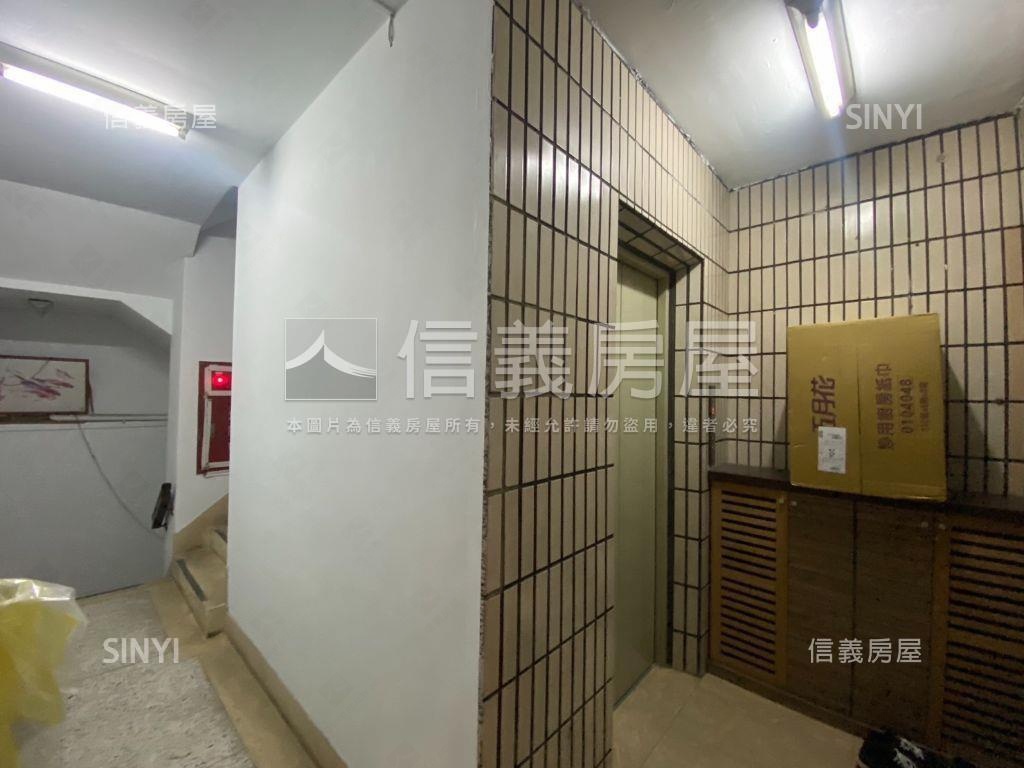 南西近雙子星雙併邊間住辦房屋室內格局與周邊環境