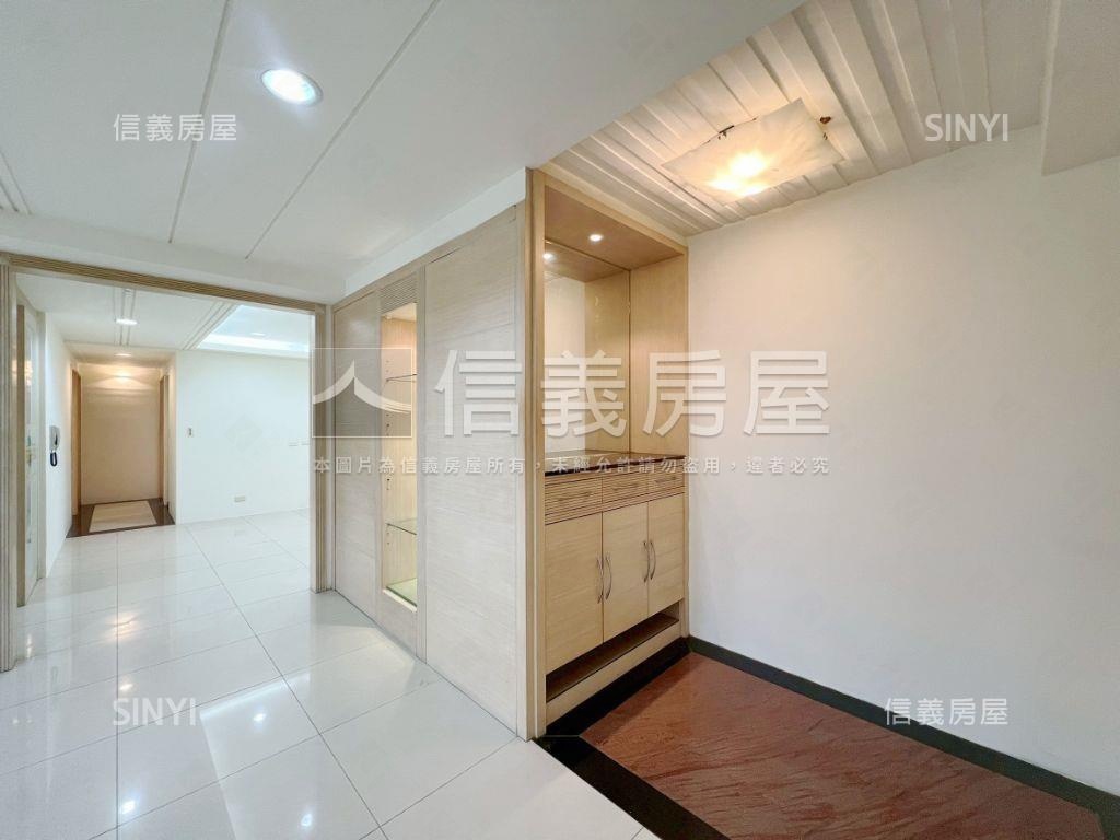 翡翠花園高樓明亮四房車位房屋室內格局與周邊環境