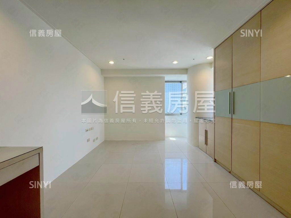 翡翠花園高樓明亮四房車位房屋室內格局與周邊環境