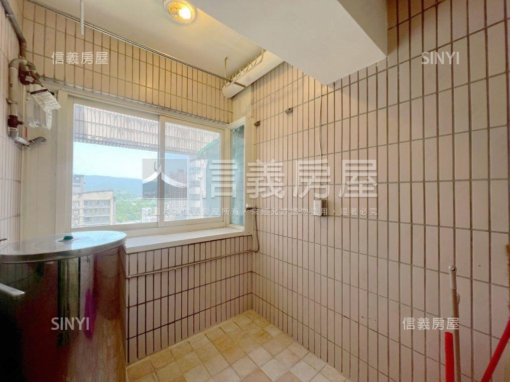 翡翠花園高樓明亮四房車位房屋室內格局與周邊環境