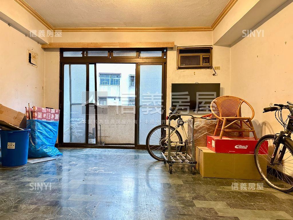 公園方正電梯三房房屋室內格局與周邊環境