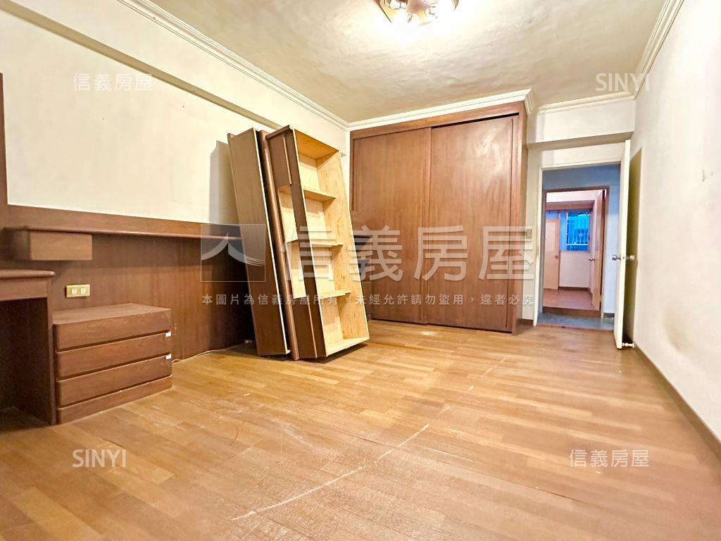 公園方正電梯三房房屋室內格局與周邊環境