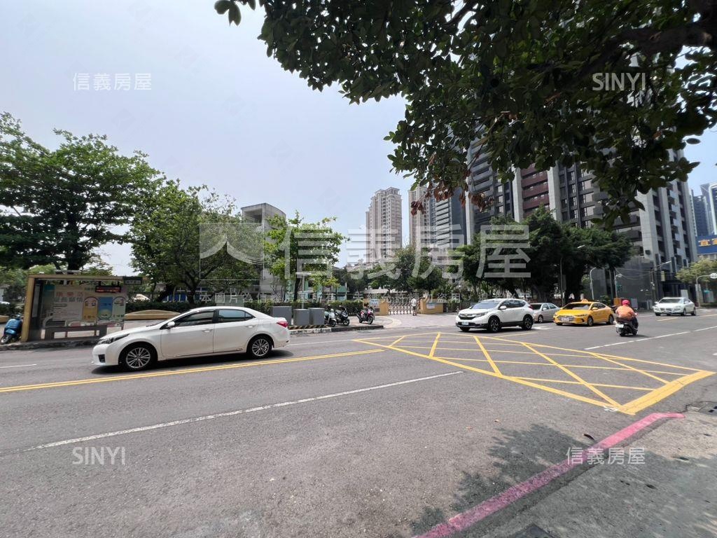 亞灣校園首排復興正路店面房屋室內格局與周邊環境