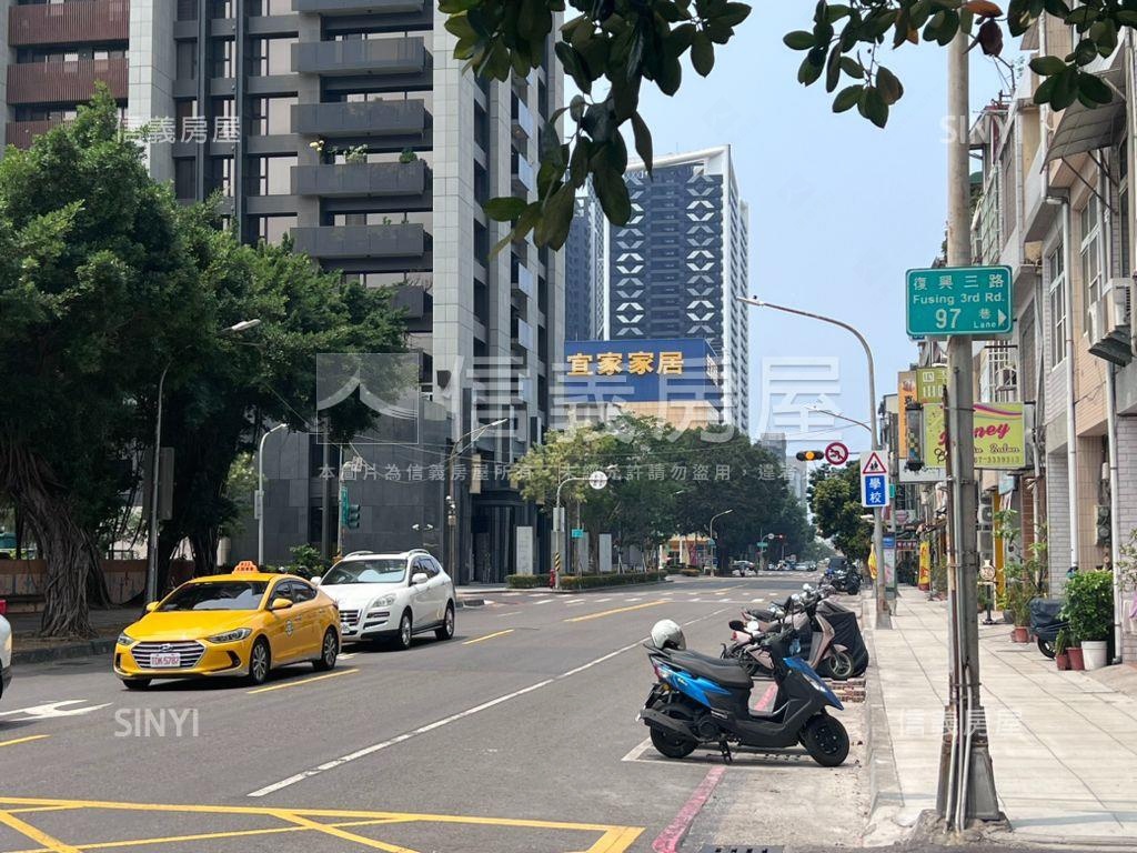亞灣校園首排復興正路店面房屋室內格局與周邊環境