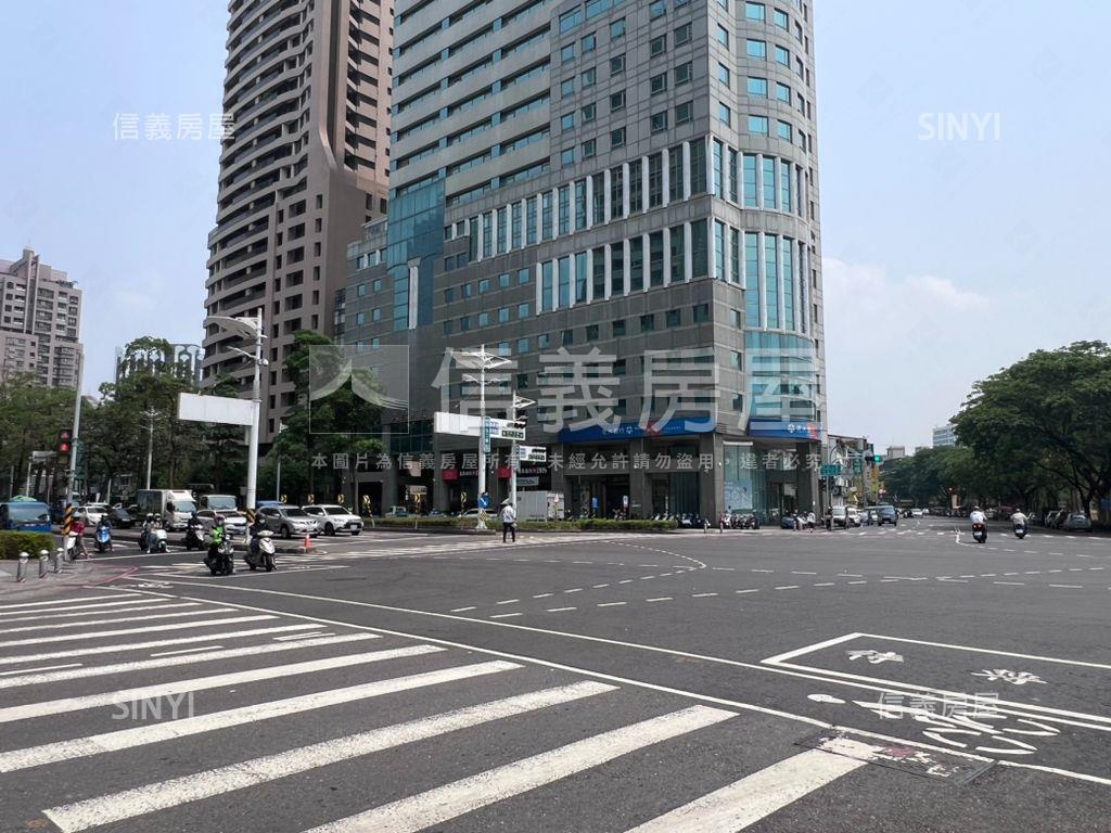 亞灣校園首排復興正路店面房屋室內格局與周邊環境