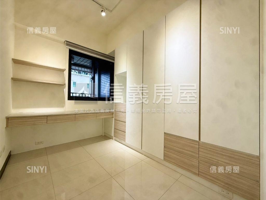 上東城｜面泳池溫馨的兩房房屋室內格局與周邊環境