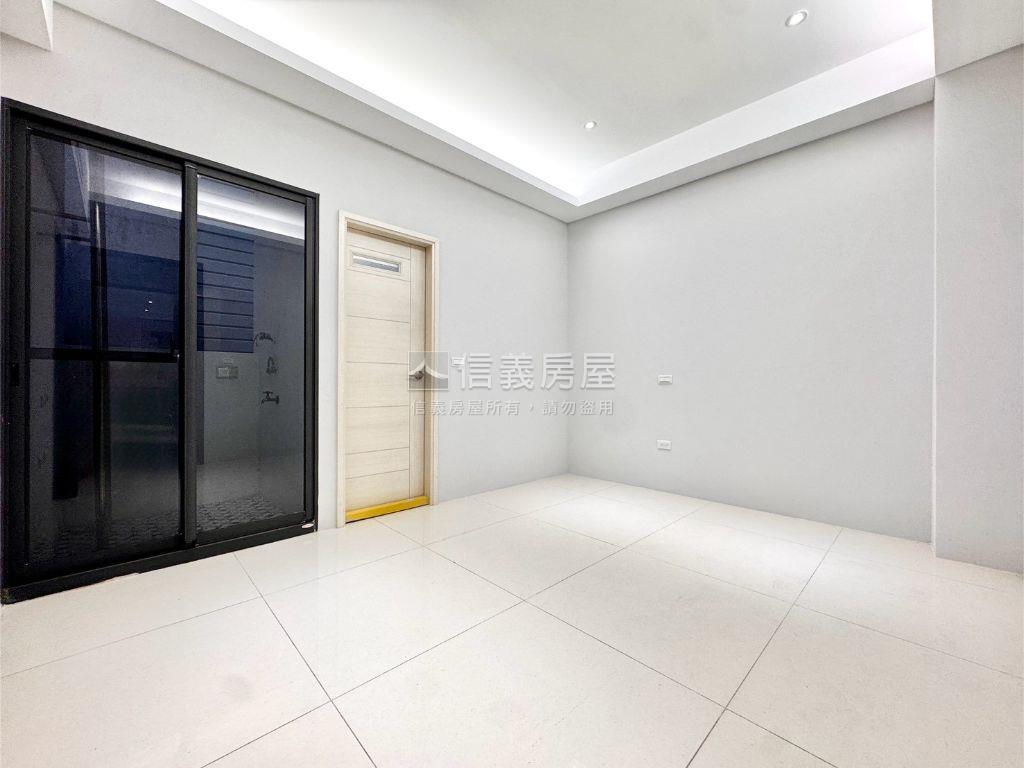 楠梓翻新質感美透天房屋室內格局與周邊環境