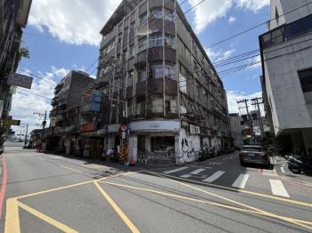 重劃區旁傳家聚寶盆透店