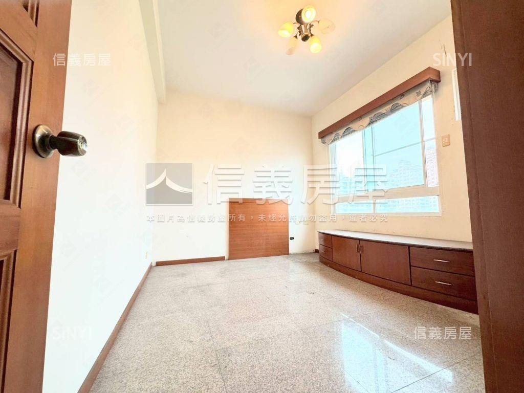 西區閃亮三房車位房屋室內格局與周邊環境