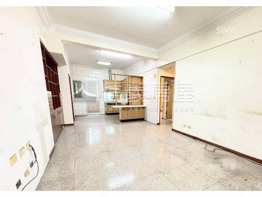 西區閃亮三房車位房屋室內格局與周邊環境