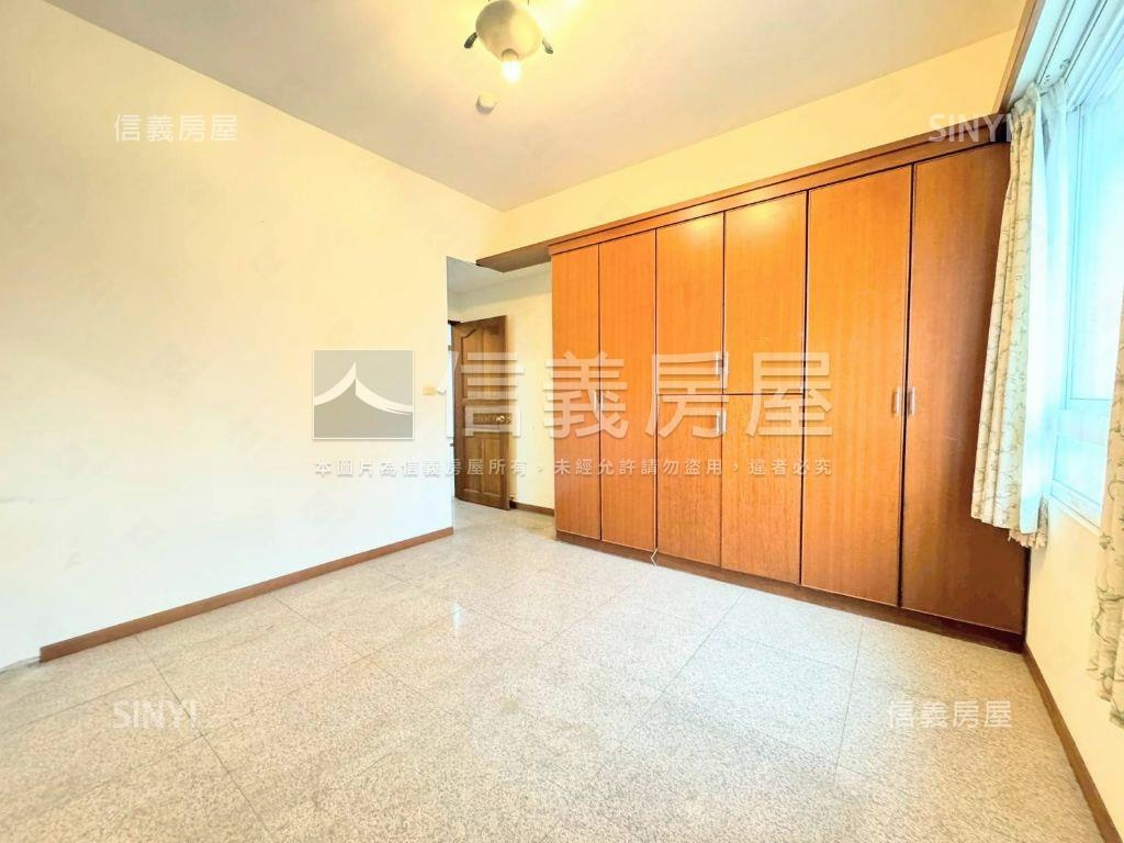 西區閃亮三房車位房屋室內格局與周邊環境