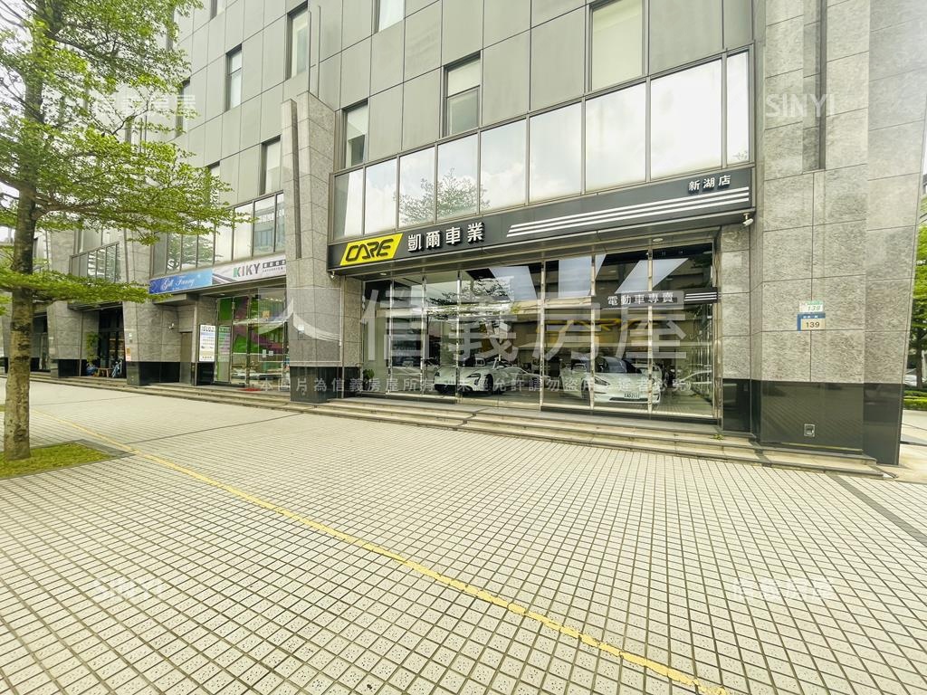 面寬２１米。百坪金店房屋室內格局與周邊環境