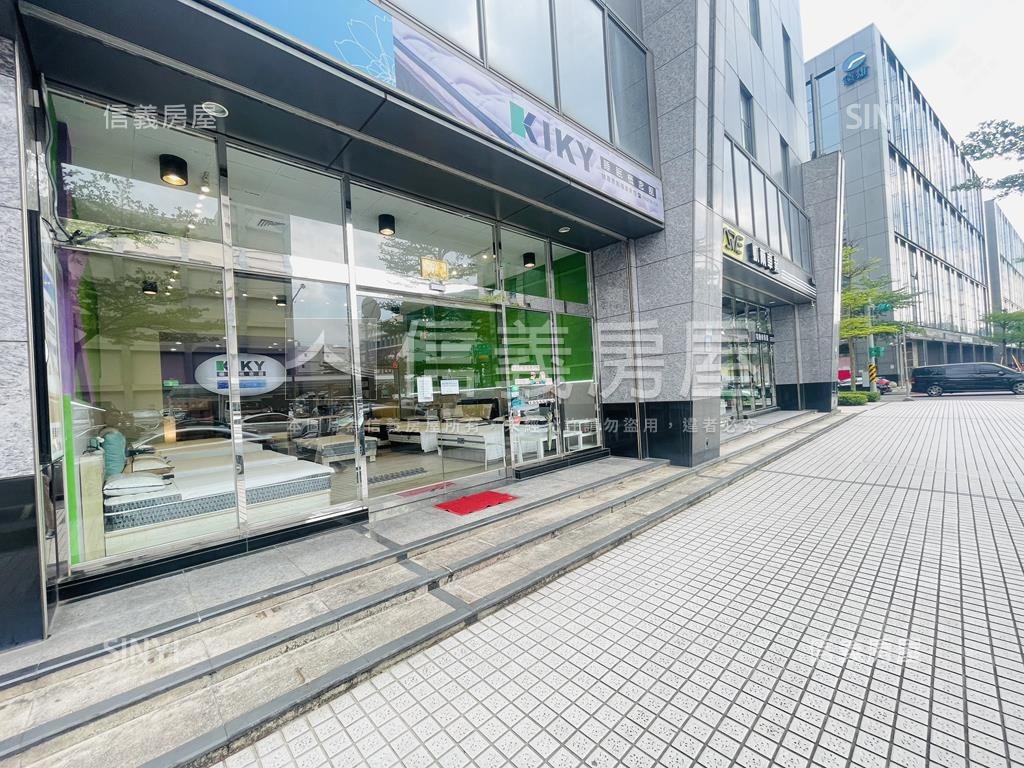 面寬２１米。百坪金店房屋室內格局與周邊環境