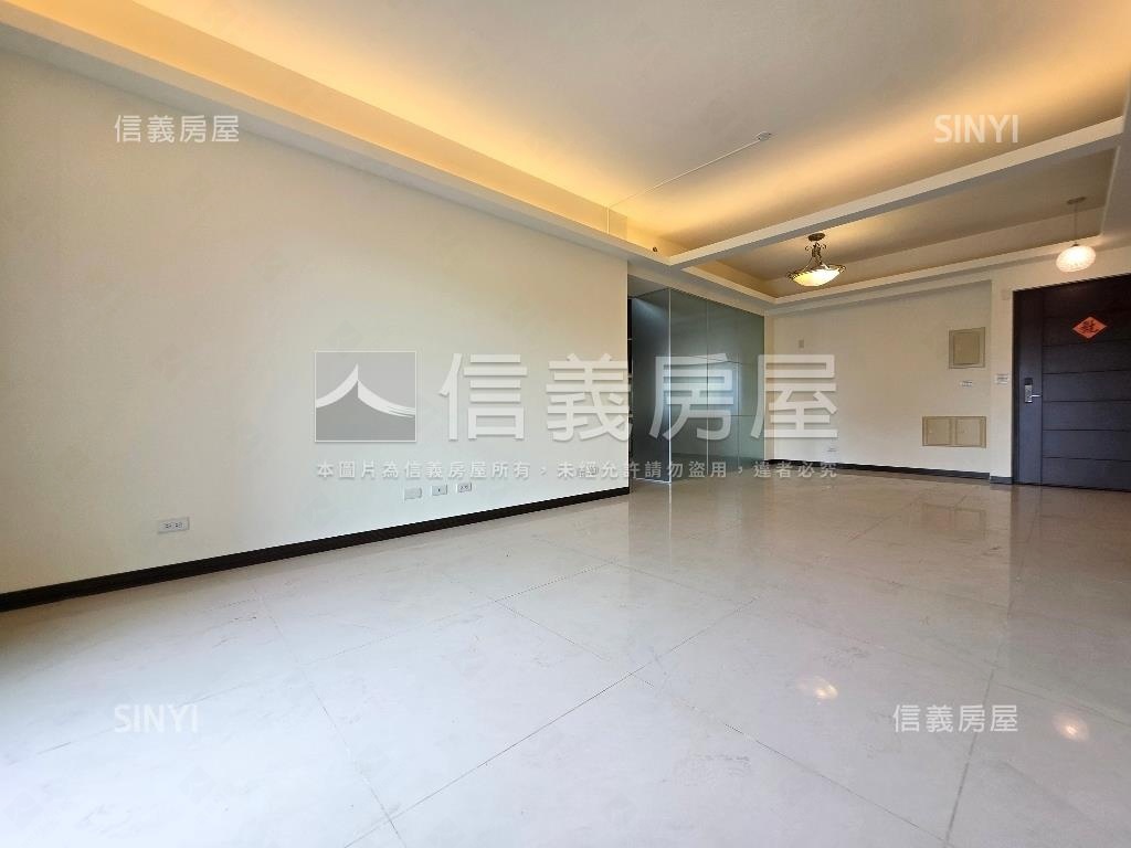 首睿３房雙車位露台戶房屋室內格局與周邊環境