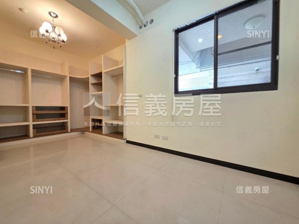 首睿３房雙車位露台戶房屋室內格局與周邊環境