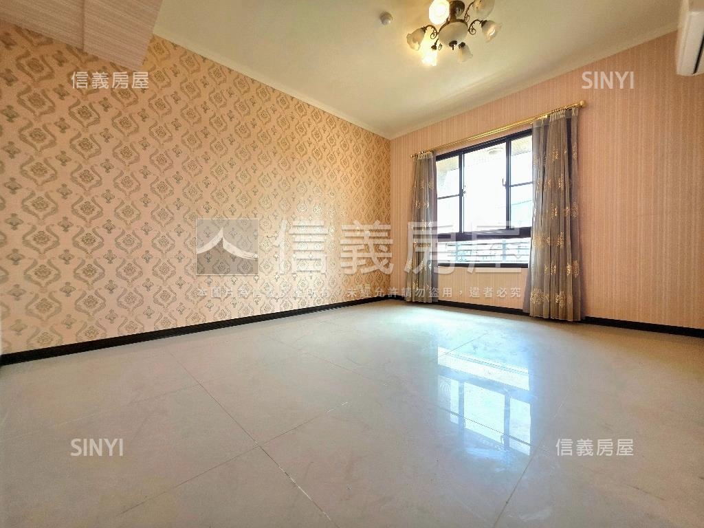 首睿３房雙車位露台戶房屋室內格局與周邊環境